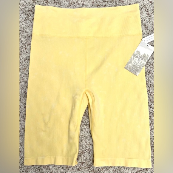 Women’s SAGE Collective Ribbed Bike Shorts Banana Cream Yellow Large NWT - Picture 1 of 4